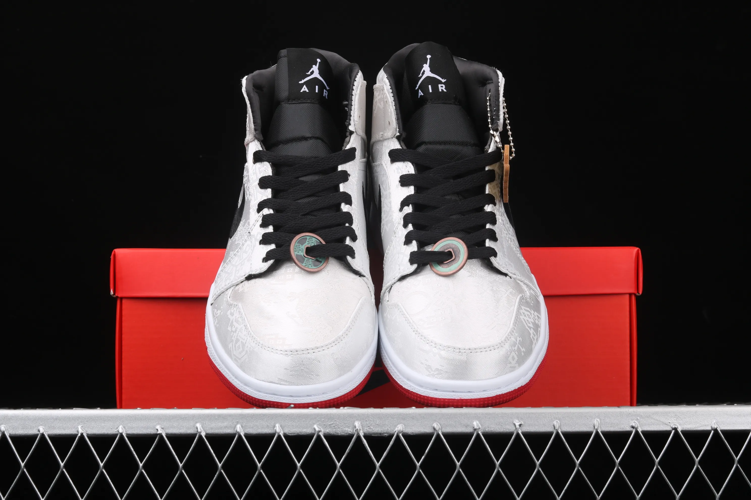 All categories Air Jordan Jordan series basketball shoes Air Jordan 1 Mid Different versions CLOT x Air Jordan 1 Mid "Fearless" AJ1 Joe 1 mid-top white silk CU2804-100
